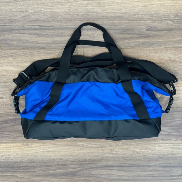 The North Face Apex Gym Duffle in Monster Blue/Black with Embroidered Logo - Picture 3 of 9